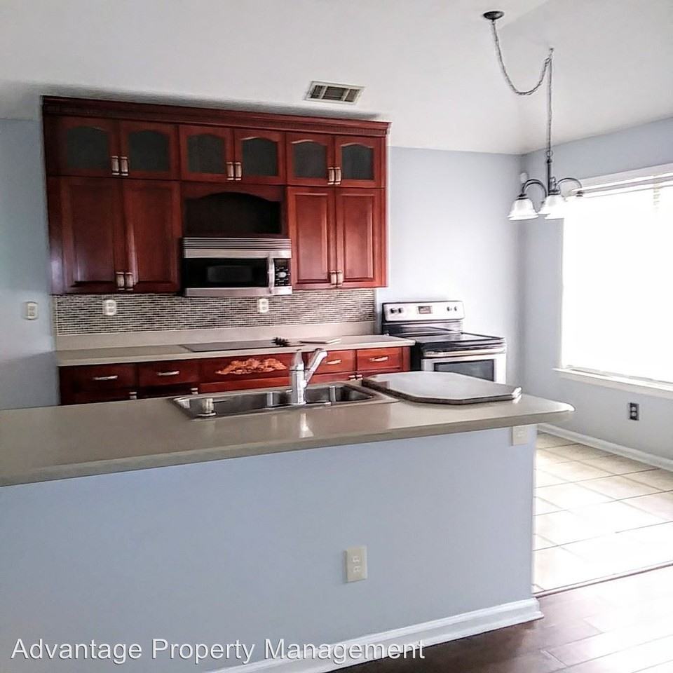 1117 Dove Hollow Cir W - Photo 3 of 9