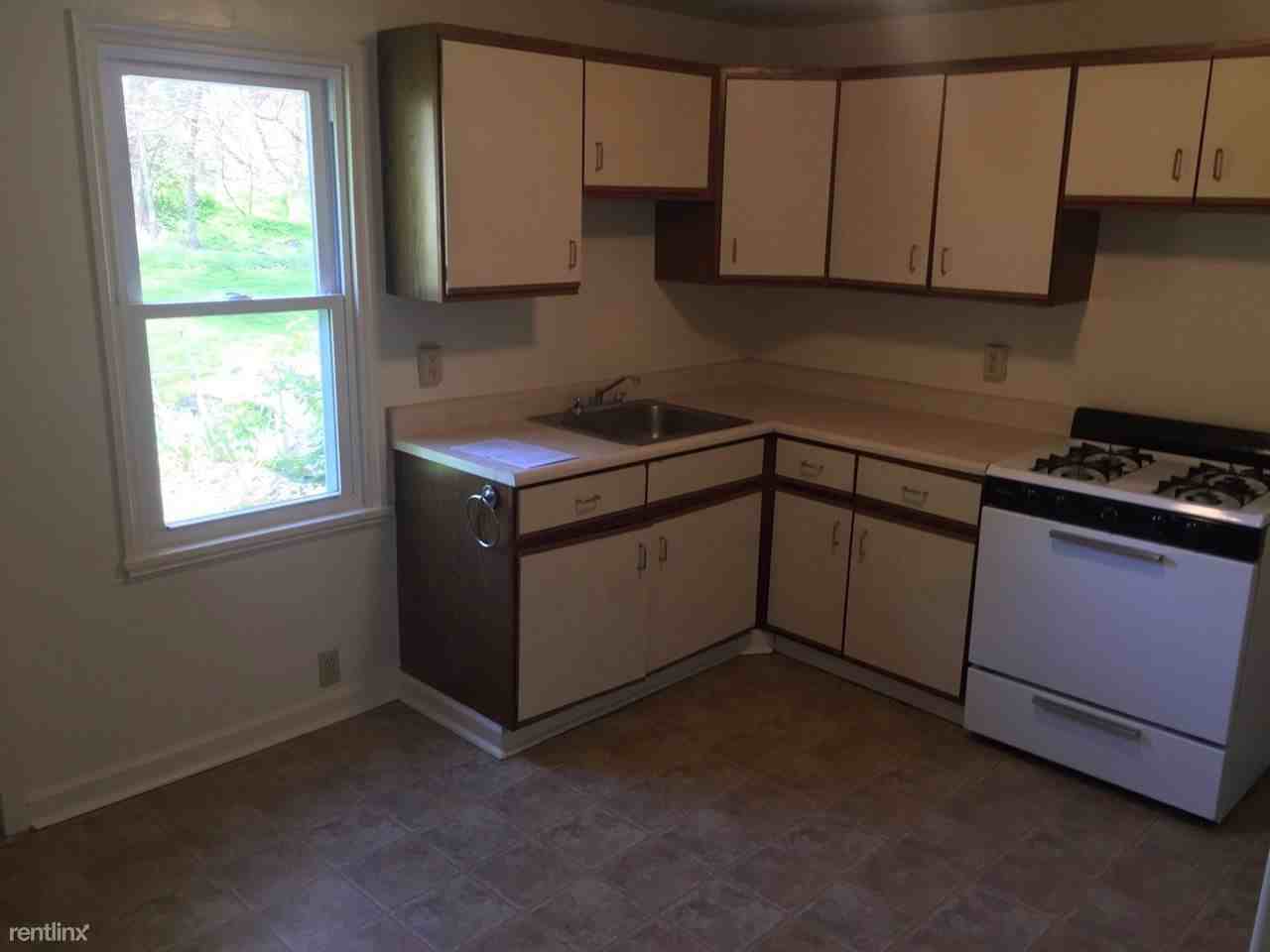 411 Lincoln Avenue - Photo 3 of 10