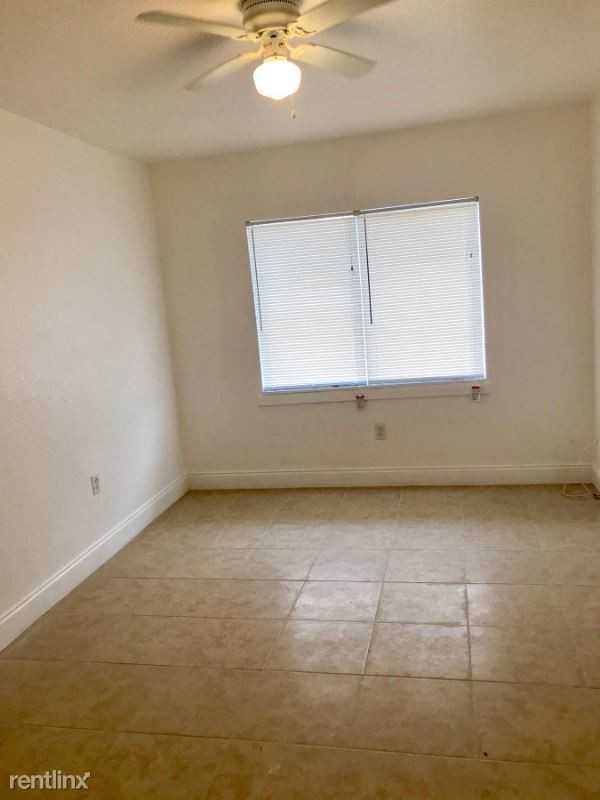 12275 Lakeshore Dr 19 - Photo 2 of 6