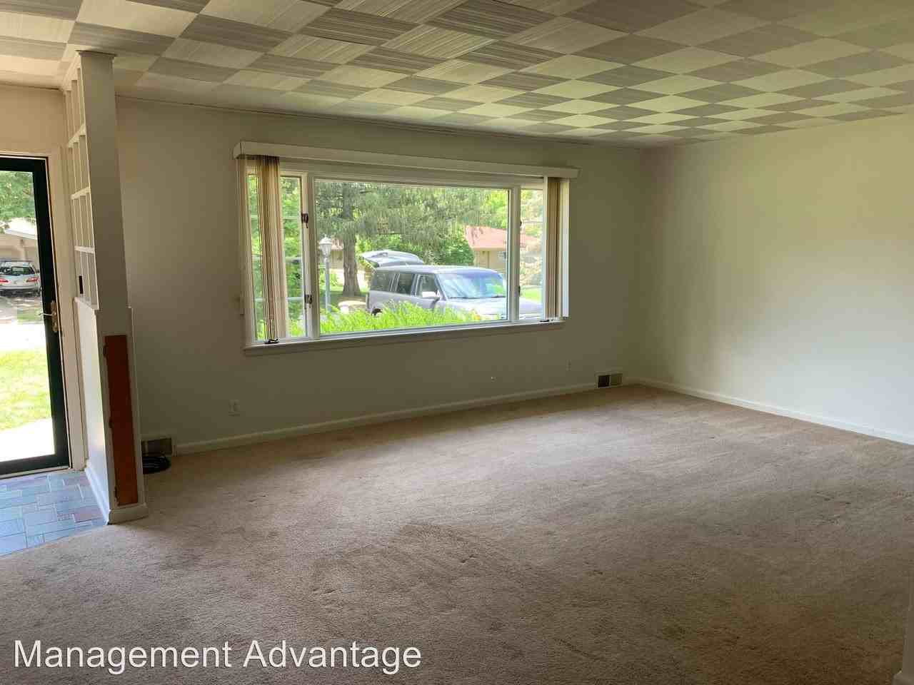 1812 Ravinia Rd. - Photo 2 of 11