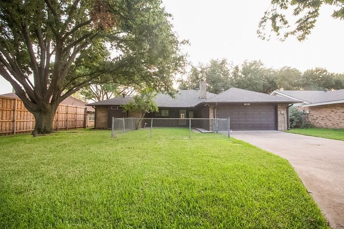 3810 Vista Woods Drive - Photo 2 of 10