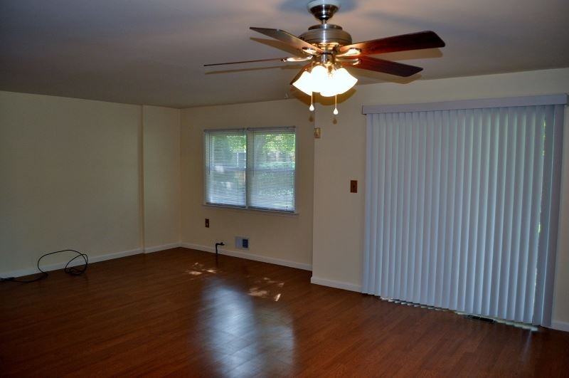 990 Robin Rd - Photo 3 of 22