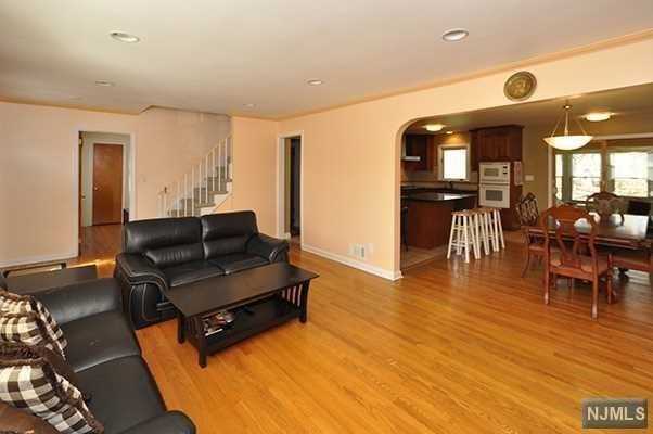 62 Colonial Rd - Photo 3 of 23