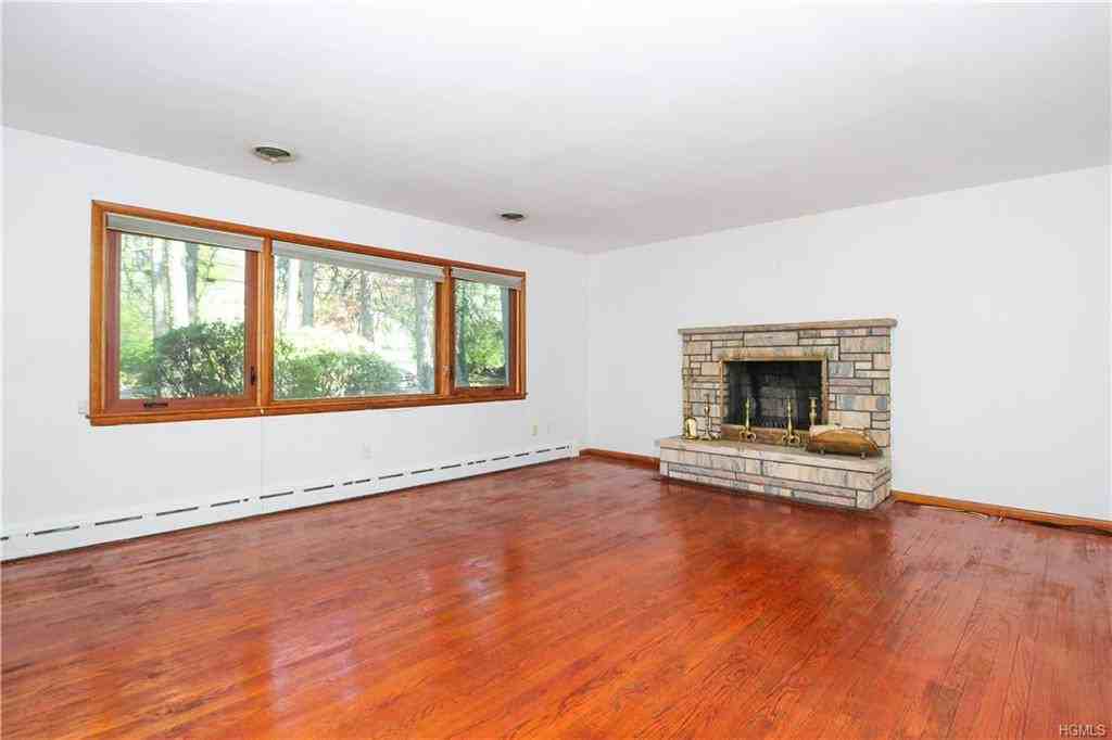 26 Montrose Point Road - Photo 2 of 28