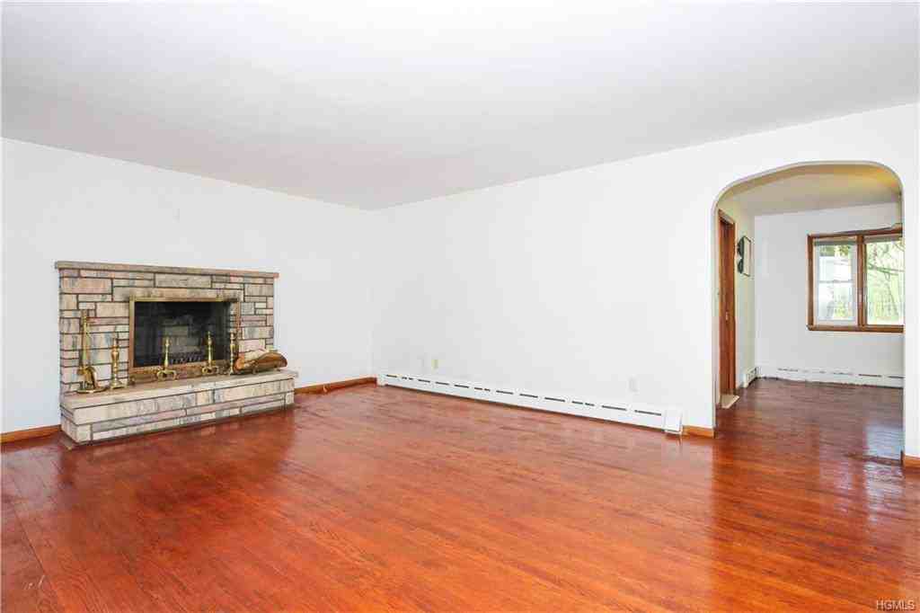 26 Montrose Point Road - Photo 3 of 28