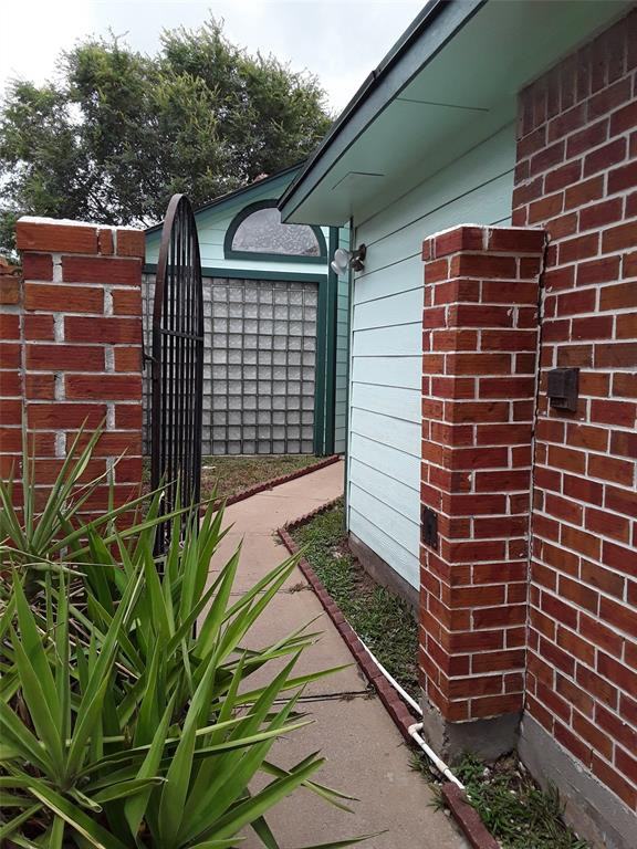 10122 Reedwood Lane - Photo 3 of 29