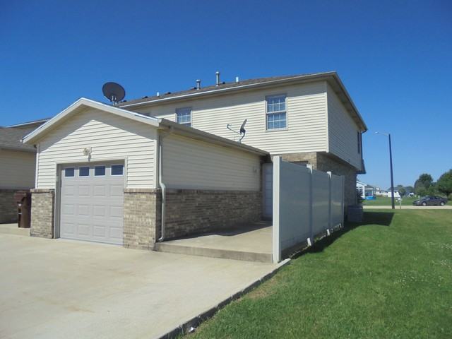 1168 Beauchamp - Photo 2 of 27