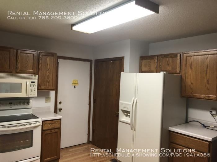 2530 SW Ancaster Rd - Photo 3 of 12