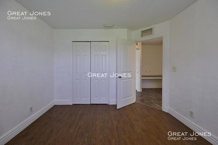 4100 Ne 15th Pl - Photo 3 of 21