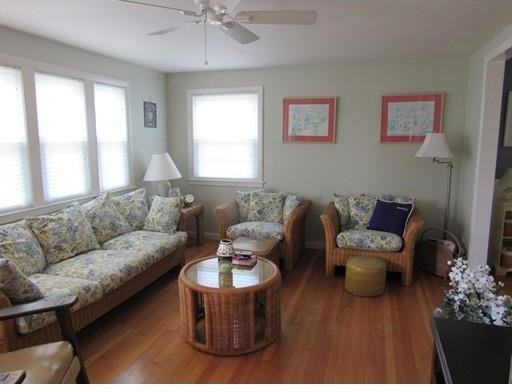 8 Bay Dr - Photo 2 of 16