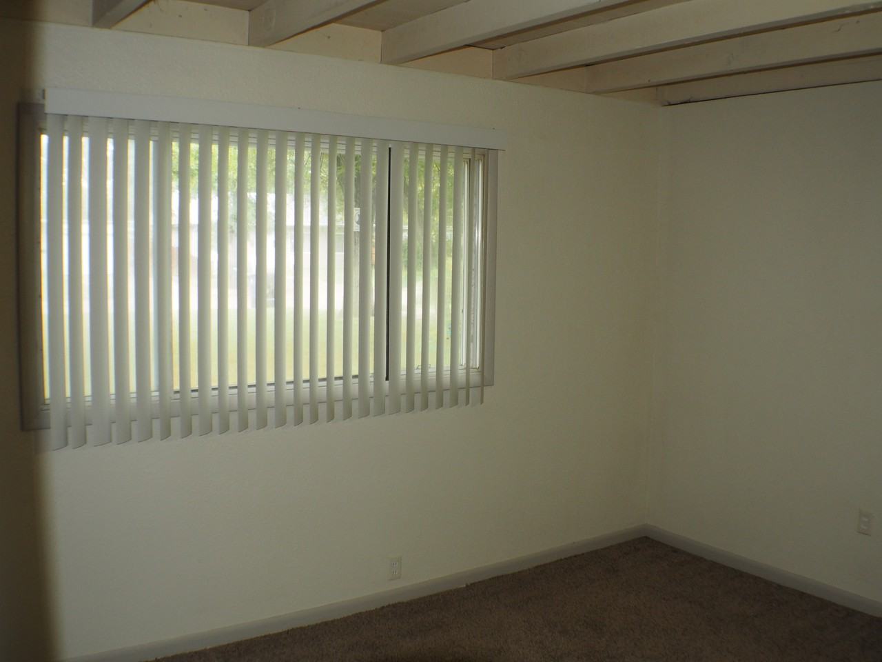 3135 E Glen Oaks Dr - Photo 2 of 7