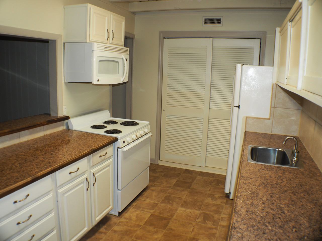 3135 E Glen Oaks Dr - Photo 5 of 7