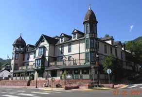 featured image of 819 Manitou Avenue