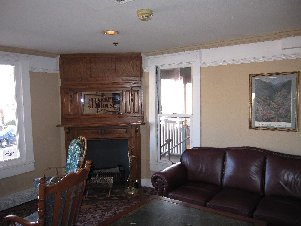 819 Manitou Ave - Photo 4 of 12