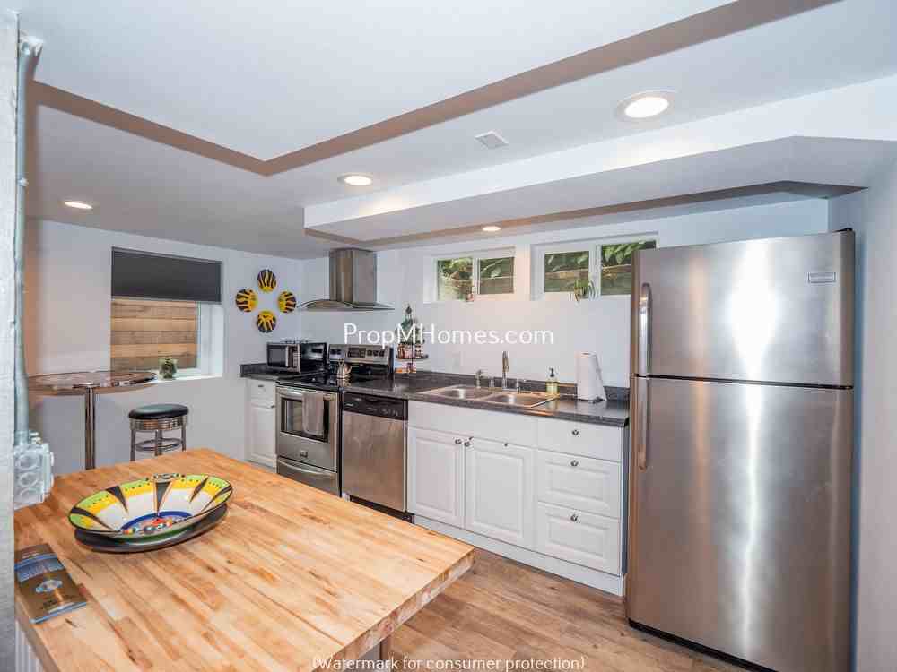 6334 North Michigan Avenue