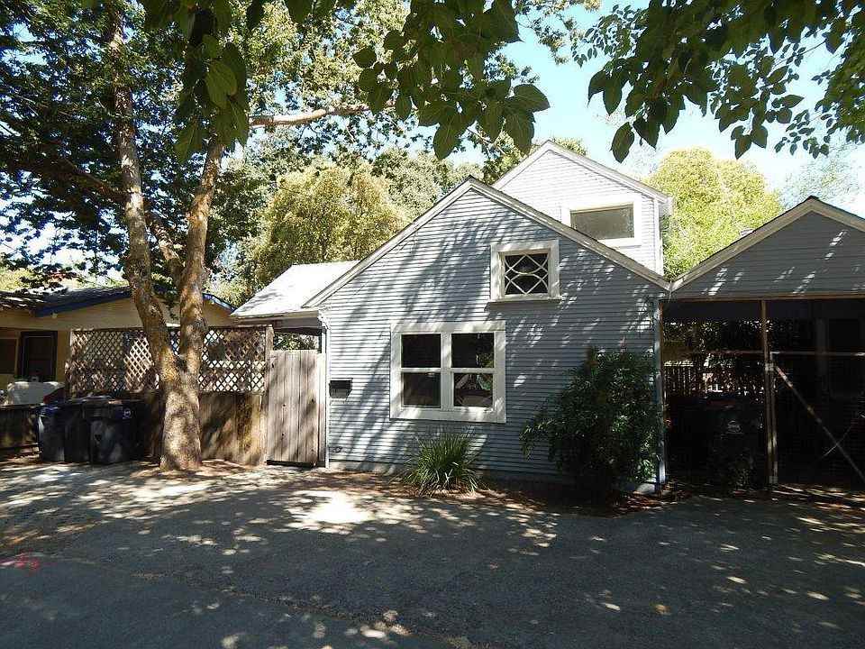 501 E St - Photo 2 of 11