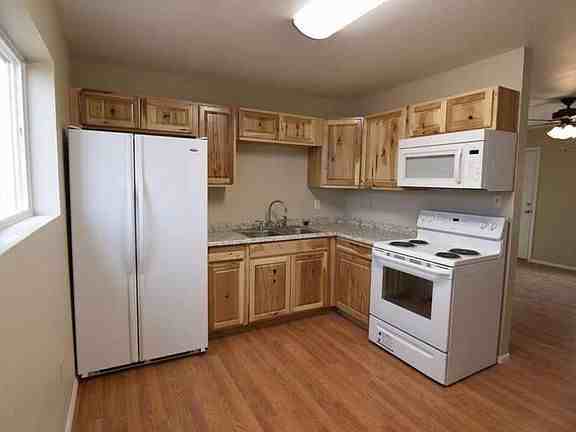 17 Alicia Dr - Photo 3 of 5