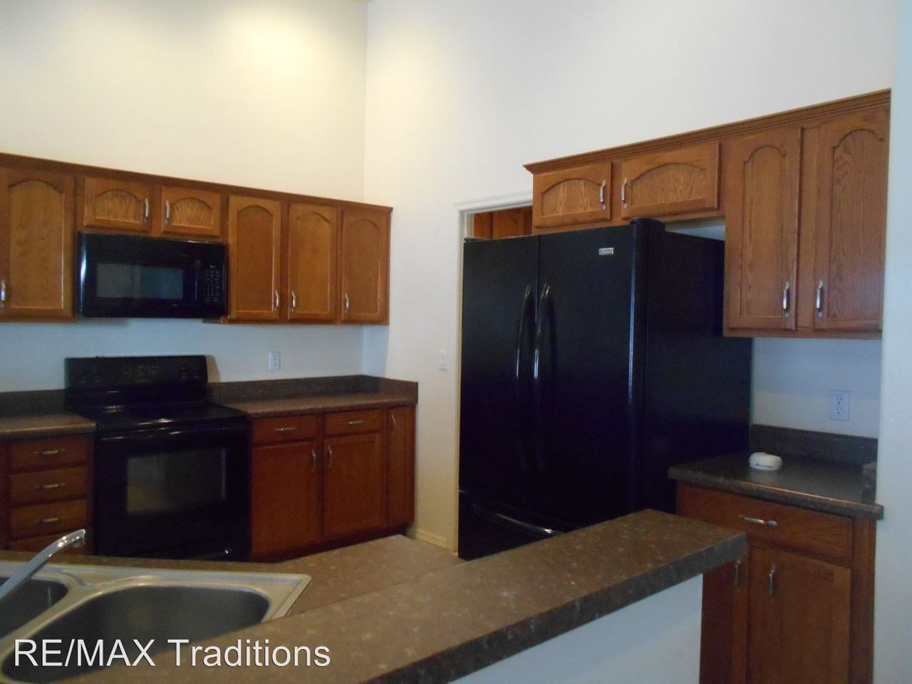 1027 E. Monroe - Photo 2 of 24