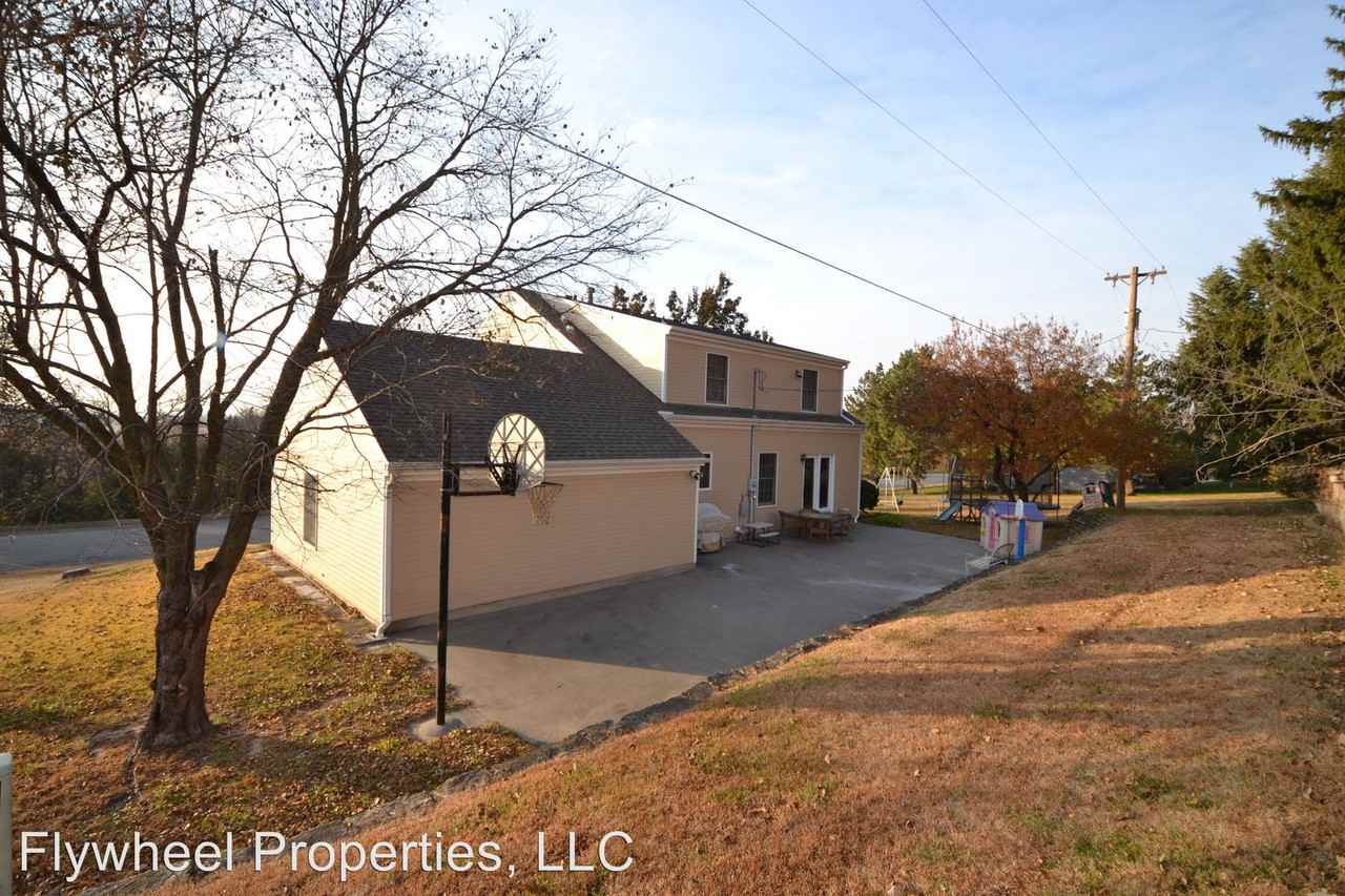 1516 1st St - Photo 3 of 50