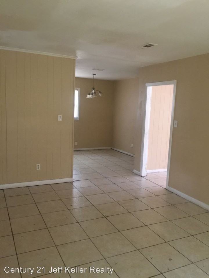 335 East View Dr. - Photo 3 of 9