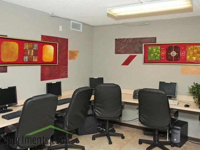 Pinnacle Lakes Apartments - Photo 3 of 6