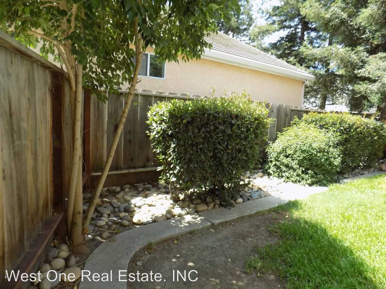 581 Czerny Street - Photo 3 of 23