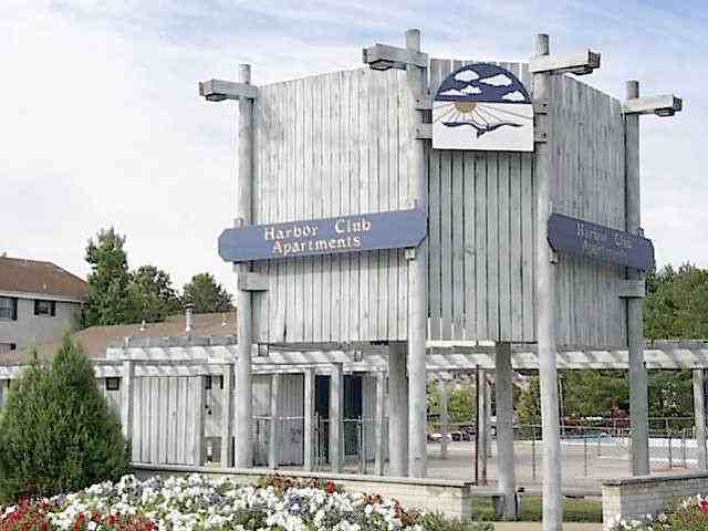 Harbor Club Apartments - Photo 2 of 12