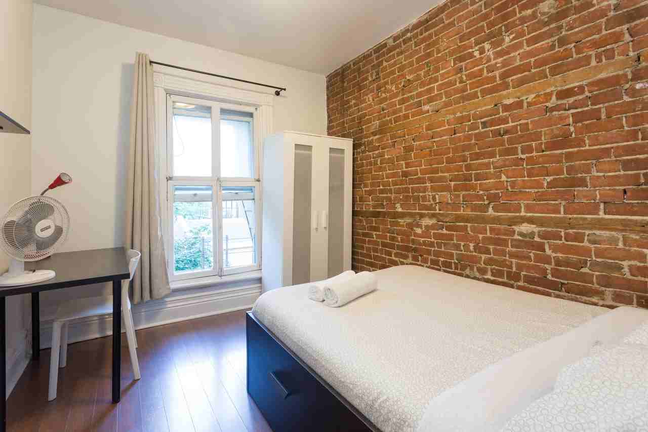 119 Rue Prince Arthur Est - Photo 3 of 8