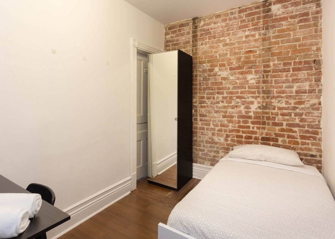 119 Rue Prince Arthur Est - Photo 2 of 8