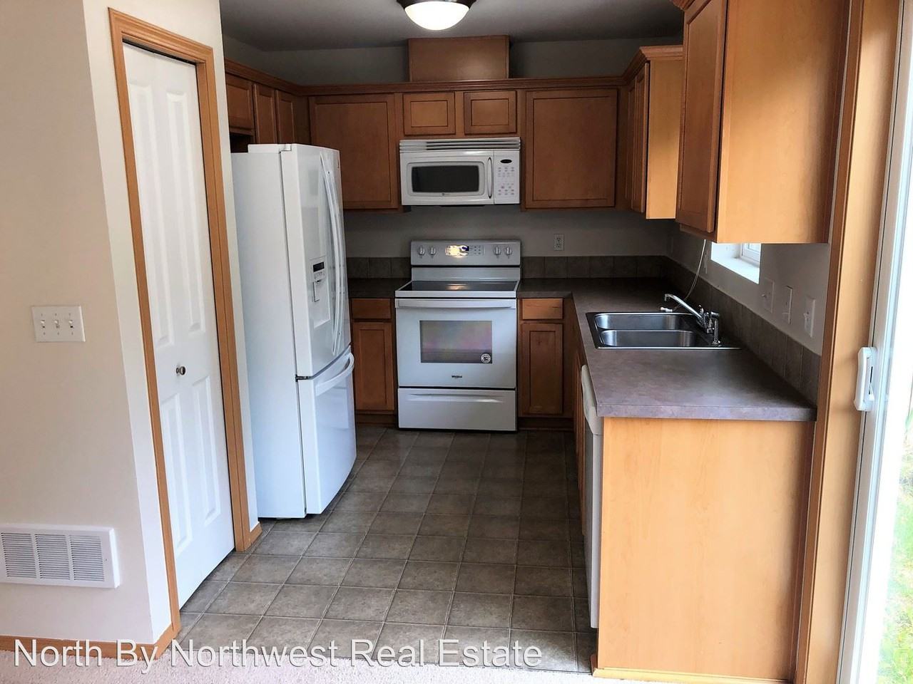 4015 Inspiration Ave E - Photo 2 of 11