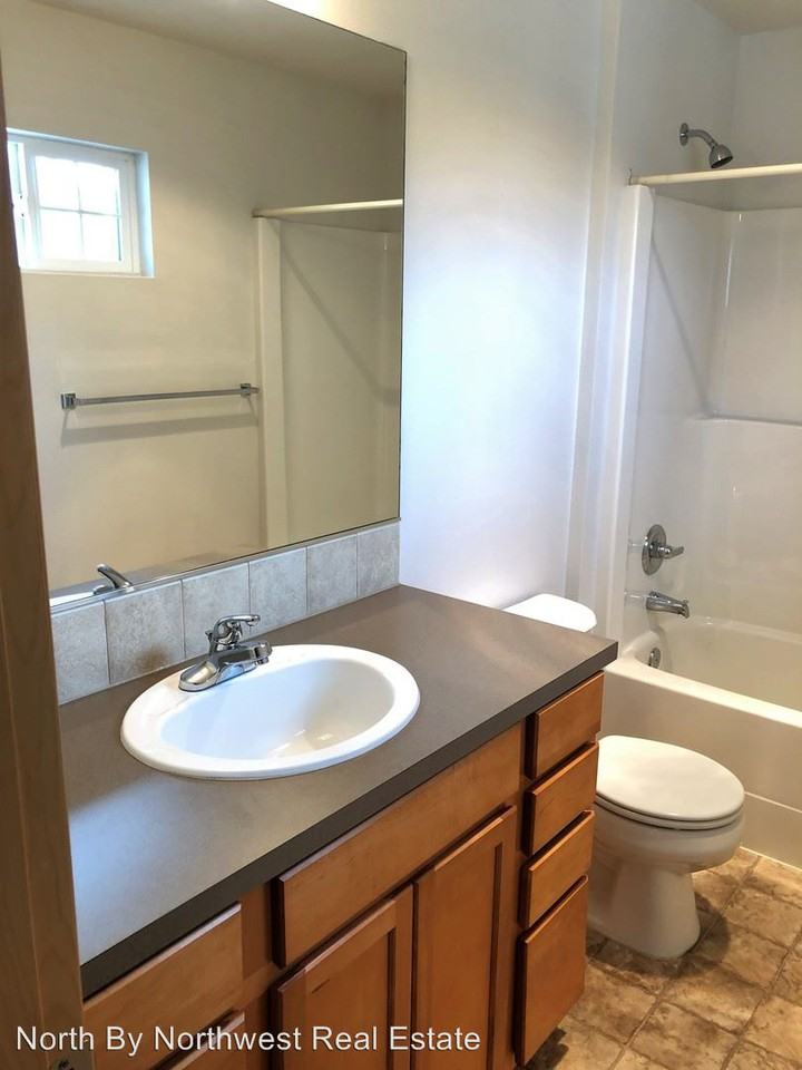 4015 Inspiration Ave E - Photo 3 of 11