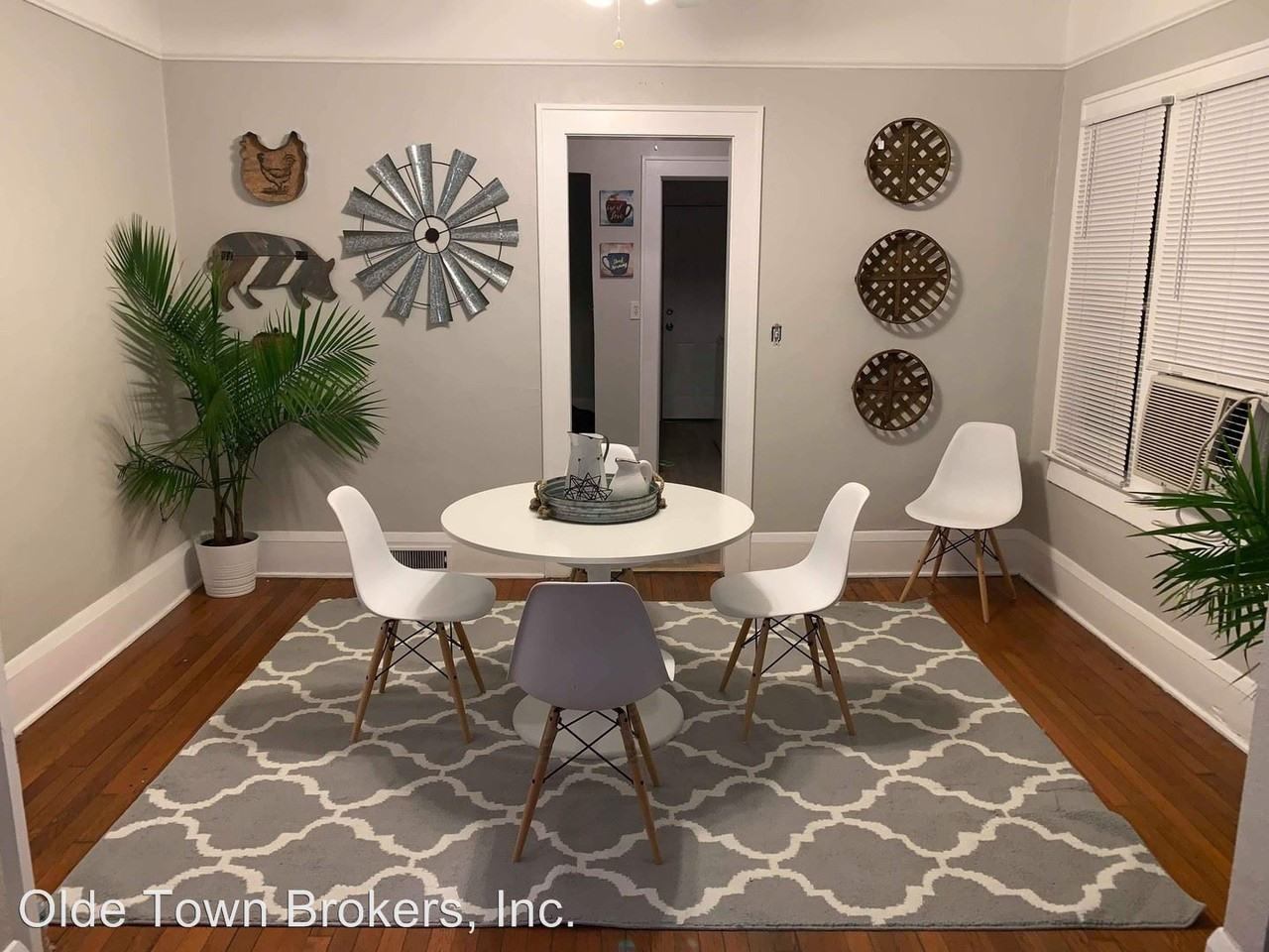 711 Arlington Street - Photo 2 of 9