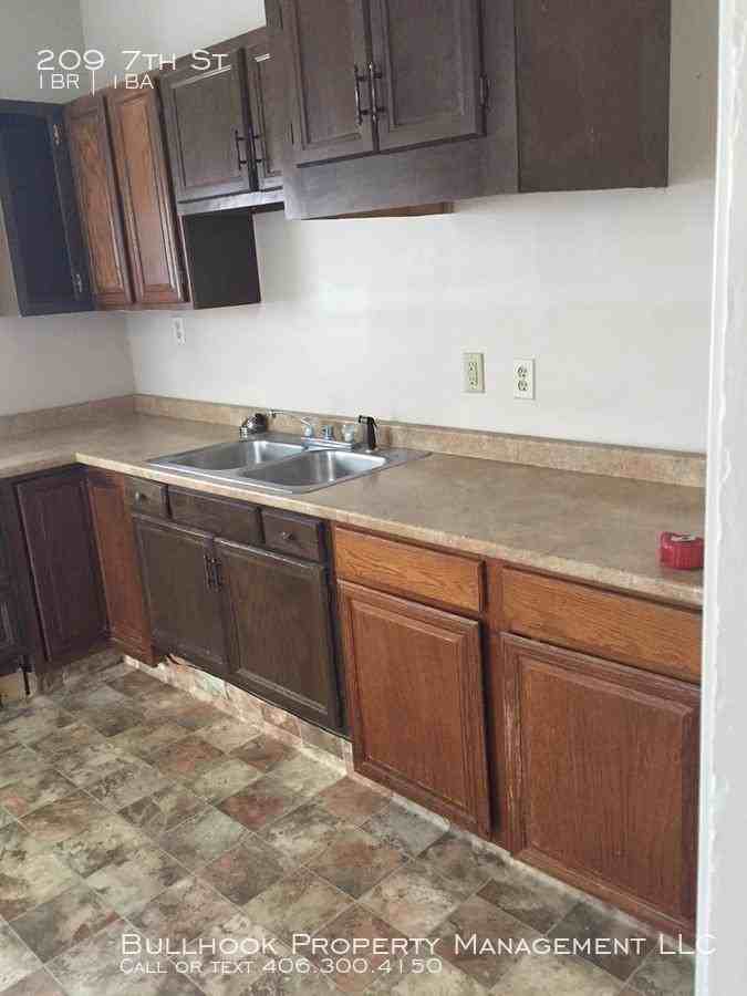 209 7th St - Photo 2 of 11