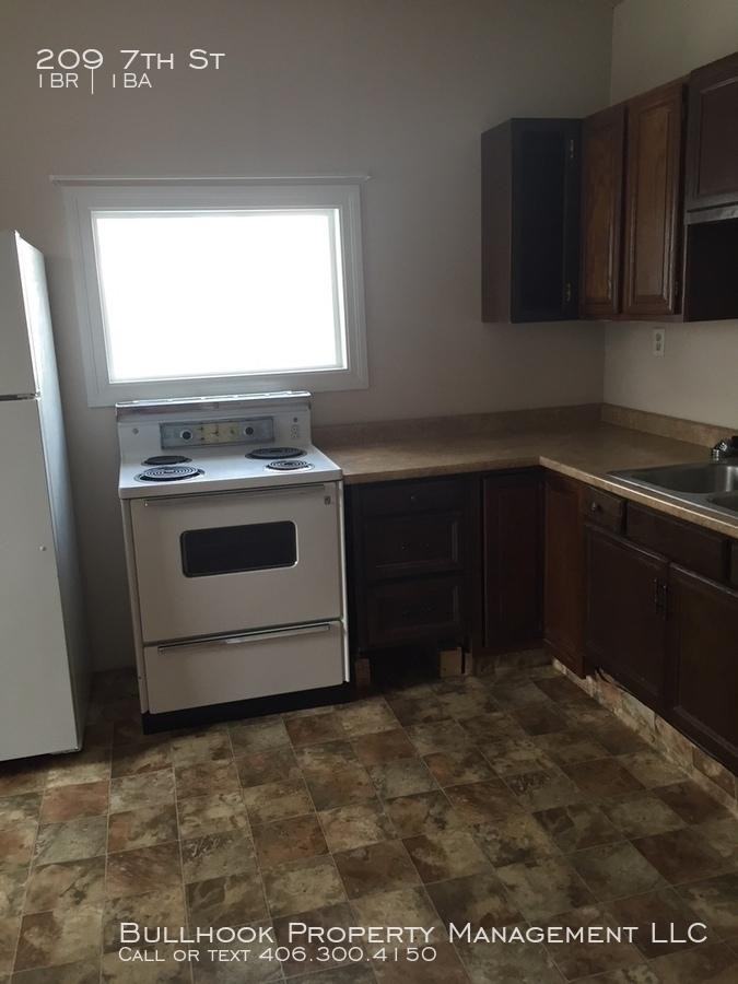 209 7th St - Photo 3 of 11