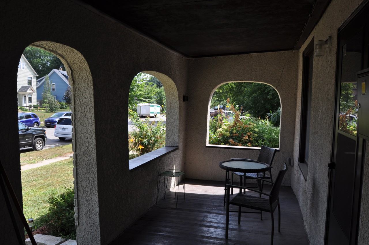 2526 Jackson St NE - Photo 2 of 20