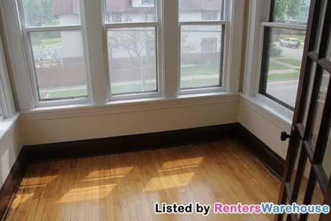 2202 E 32nd St Apt 4 - Photo 3 of 12
