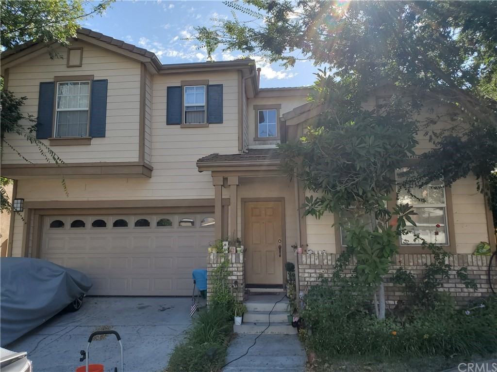 573 Robins Place - Photo 2 of 3