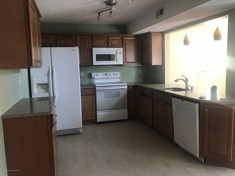 124 Windward Dr - Photo 2 of 7