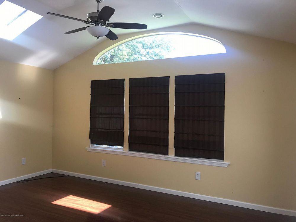 124 Windward Dr - Photo 3 of 7