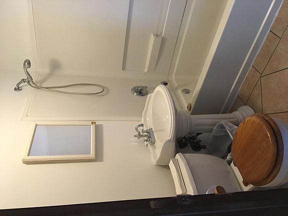 424 Bellevue Dr - Photo 2 of 3