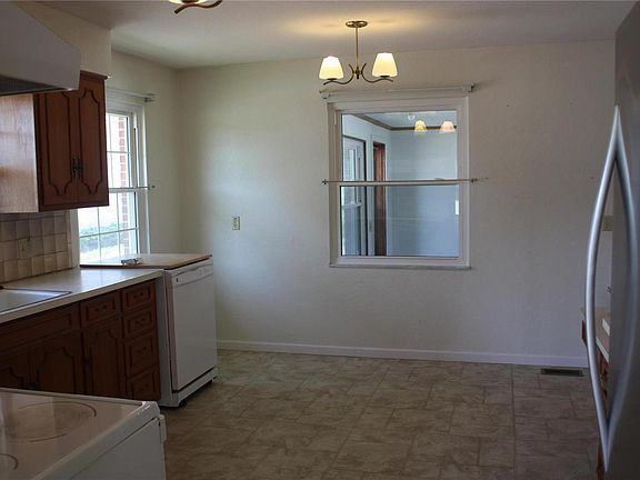 601 S Hanover St - Photo 2 of 6