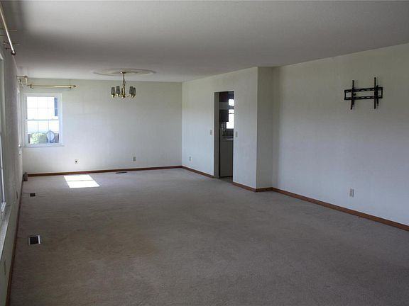 601 S Hanover St - Photo 3 of 6