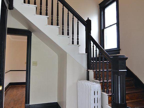 225 Hunter Ave - Photo 2 of 12