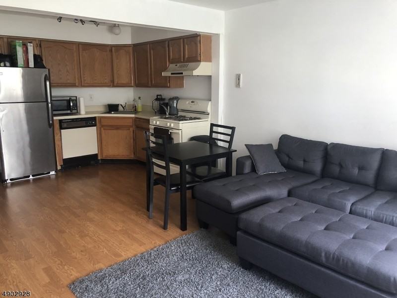 1031 Cellar Ave - Photo 3 of 10