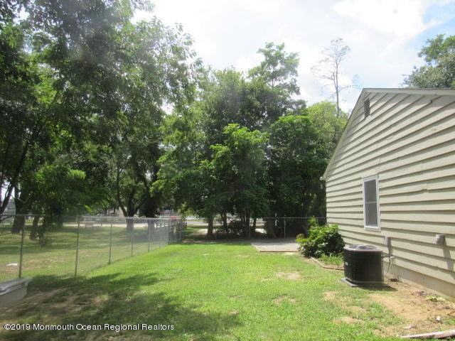 654 Harris Avenue - Photo 3 of 19