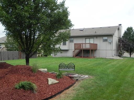 1817 SE 7th St - Photo 3 of 18