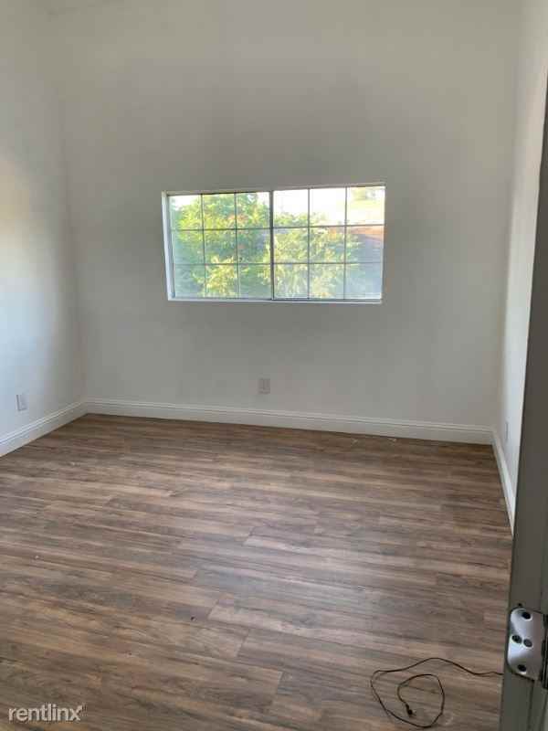 895 Willow St A - Photo 2 of 15