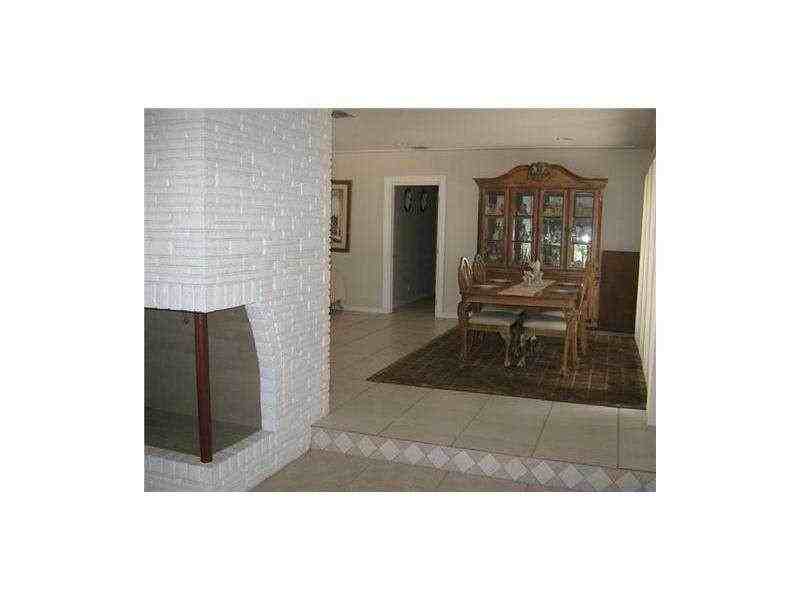 1313 Seabreeze Blvd - Photo 3 of 7