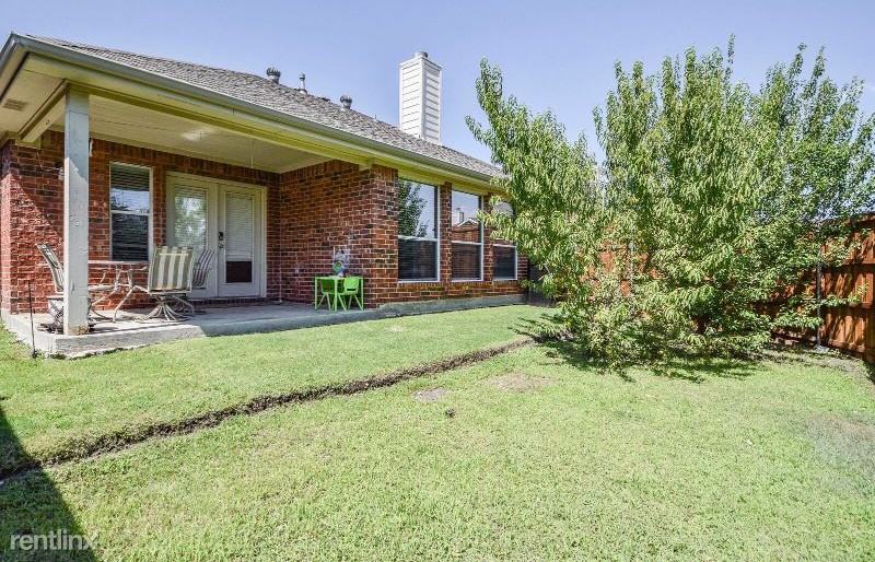 7910 Wilmington Dr - Photo 2 of 3