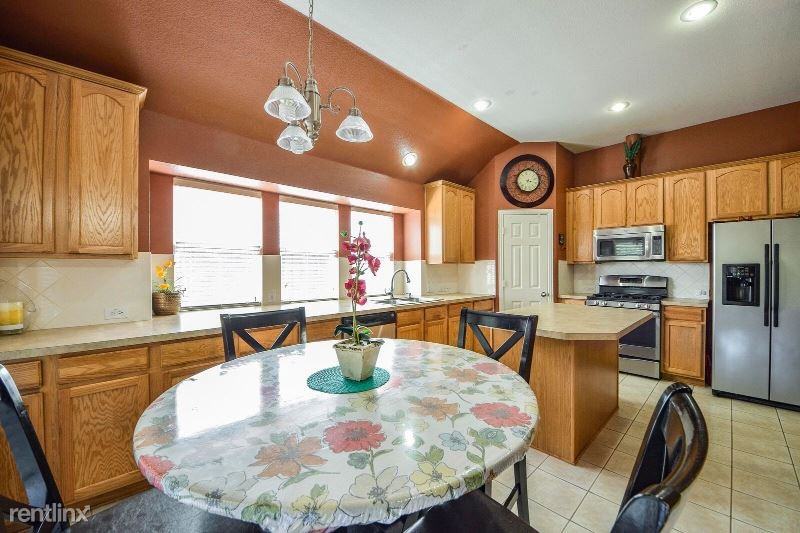 7910 Wilmington Dr - Photo 3 of 3